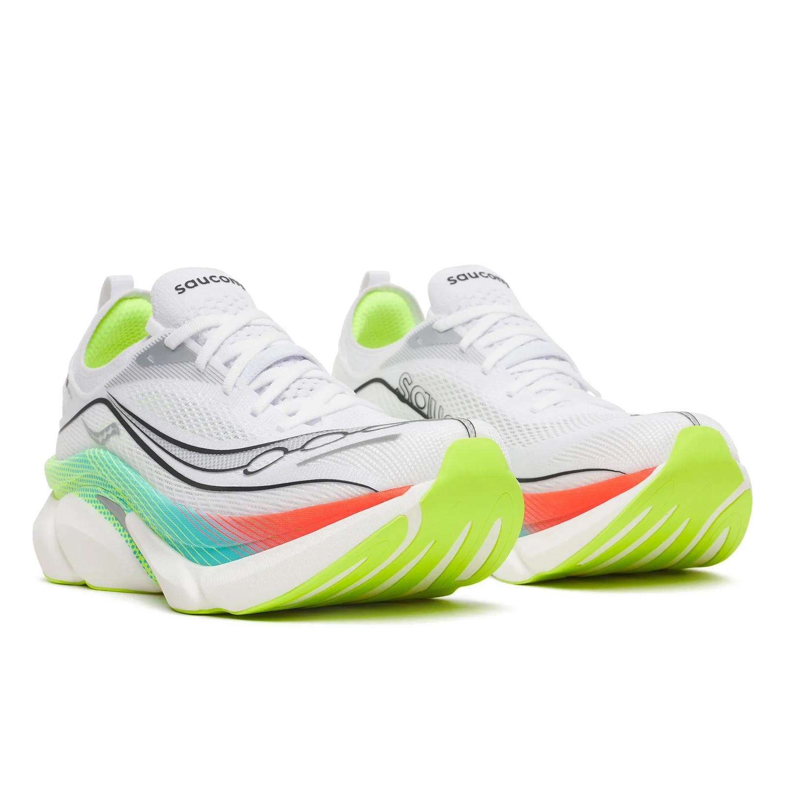 Schrägansicht beide Schuhe von vorne