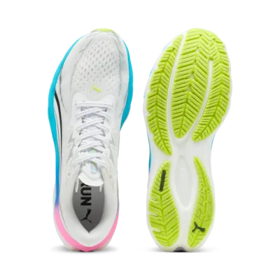 Draufsicht linker Schuh und Untersicht/Sohle rechter Schuh