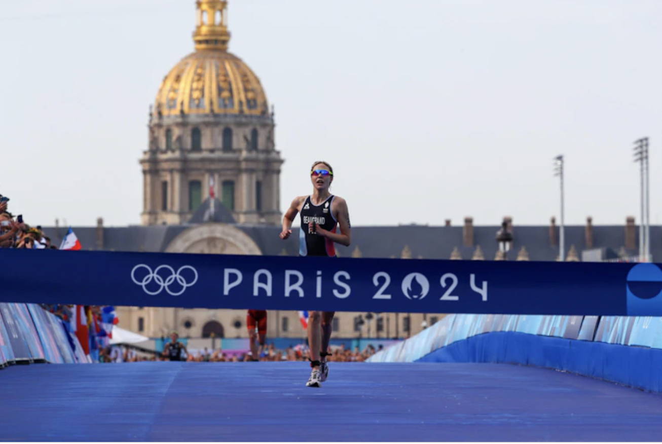 OLYMPISCHER TRIATHLON FRAUEN: CASSANDRE BEAUGRAND (FRA) NEUE OLYMPIASIEGERIN