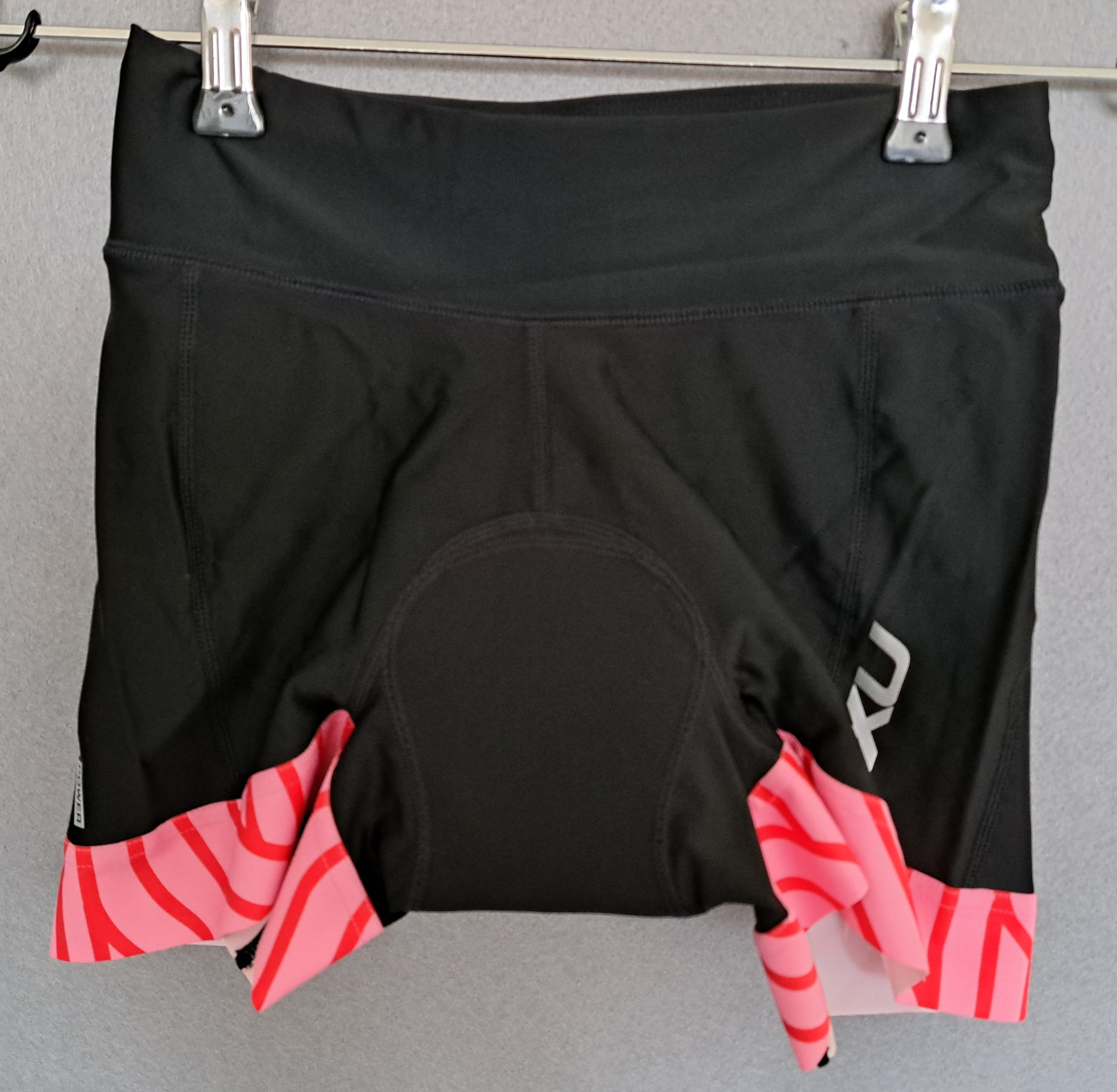 2XU Perform Tri Short 4.5 inch Shorts, Damen, Black/Rosa