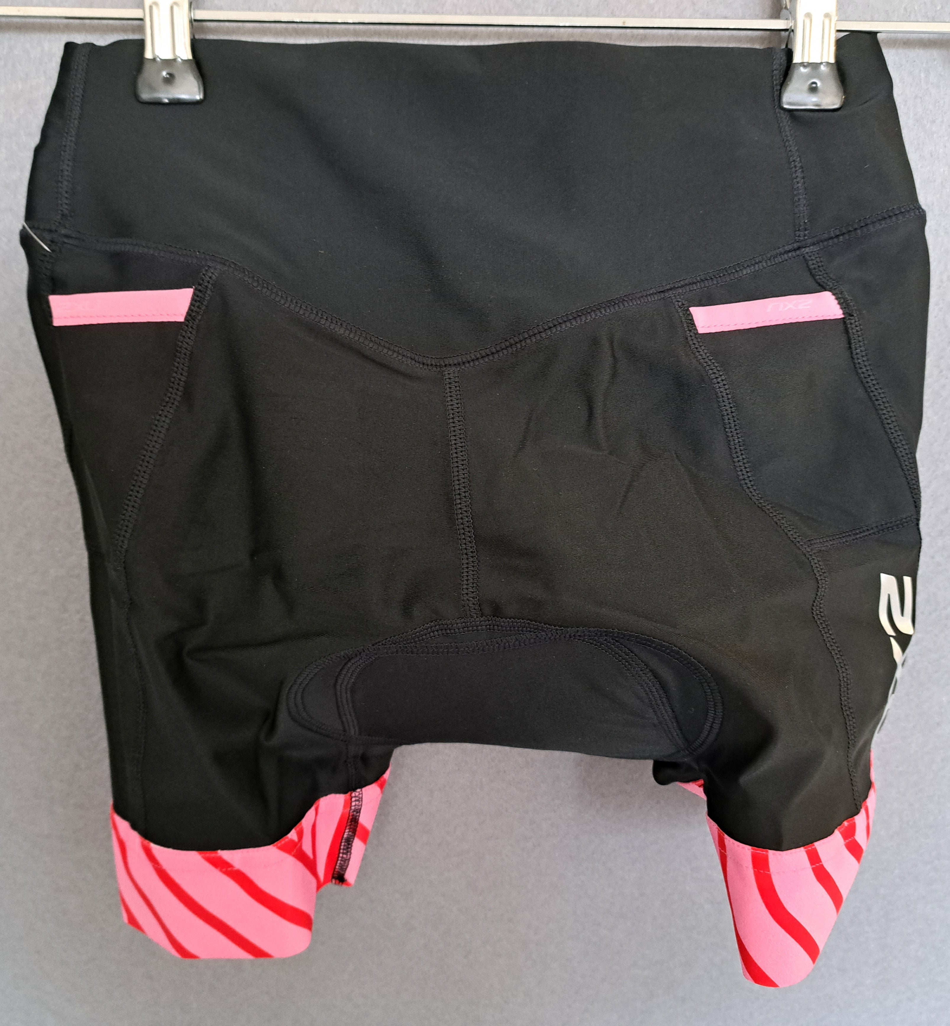 2XU Perform Tri Short 4.5 inch Shorts, Damen, Black/Rosa