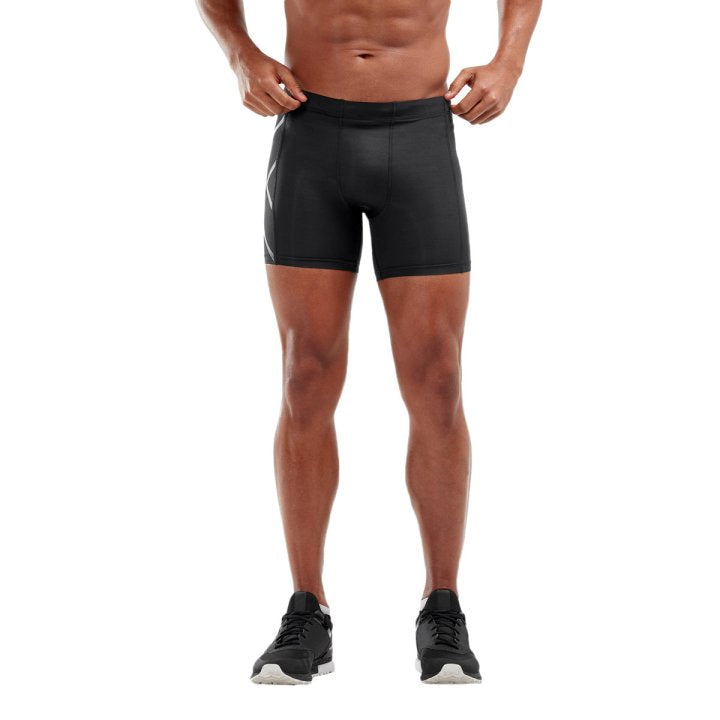 2XU Core Compression 1/2 Shorts, Herren, Black/Silver