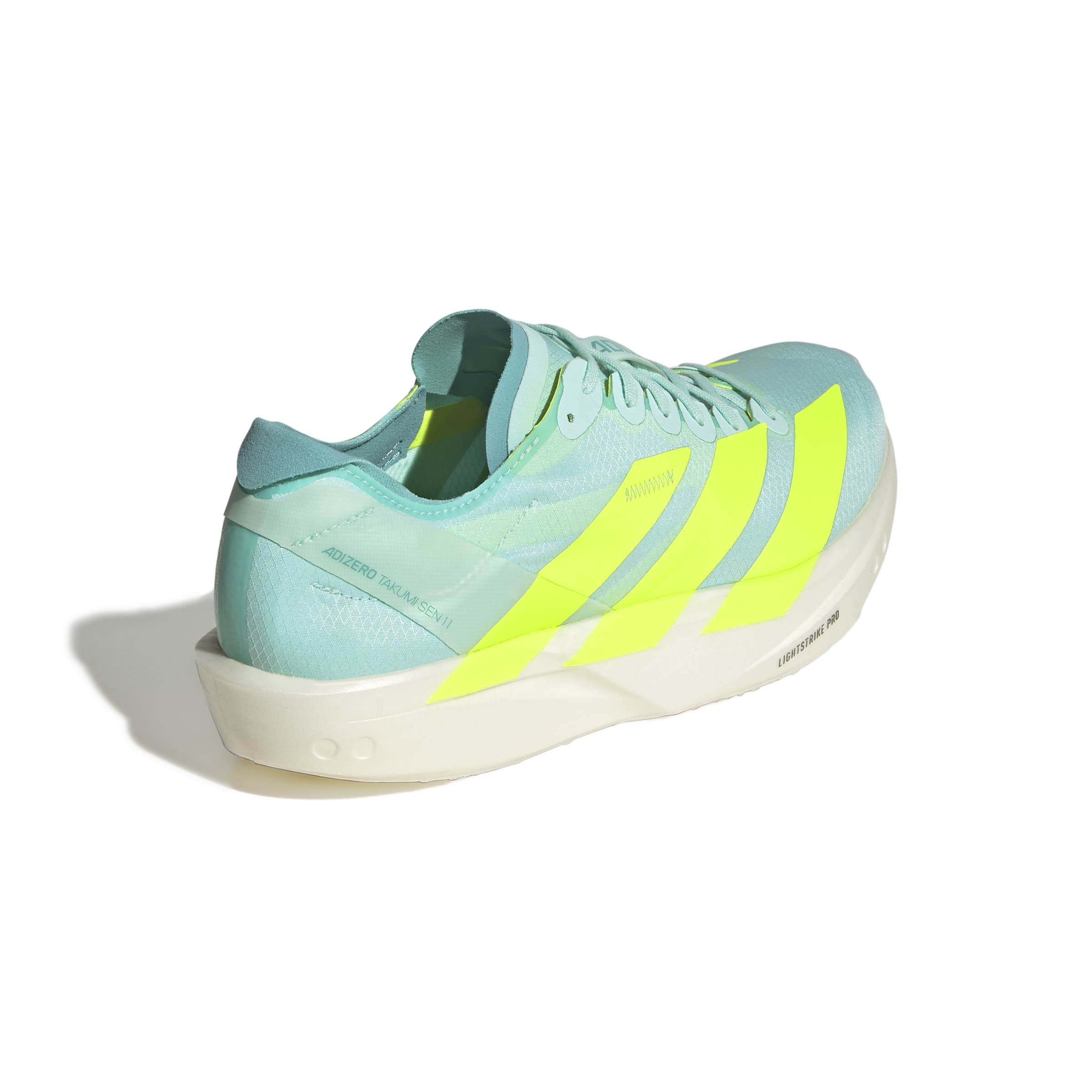 Schrägansicht rechter Schuh von hinten Außenseite