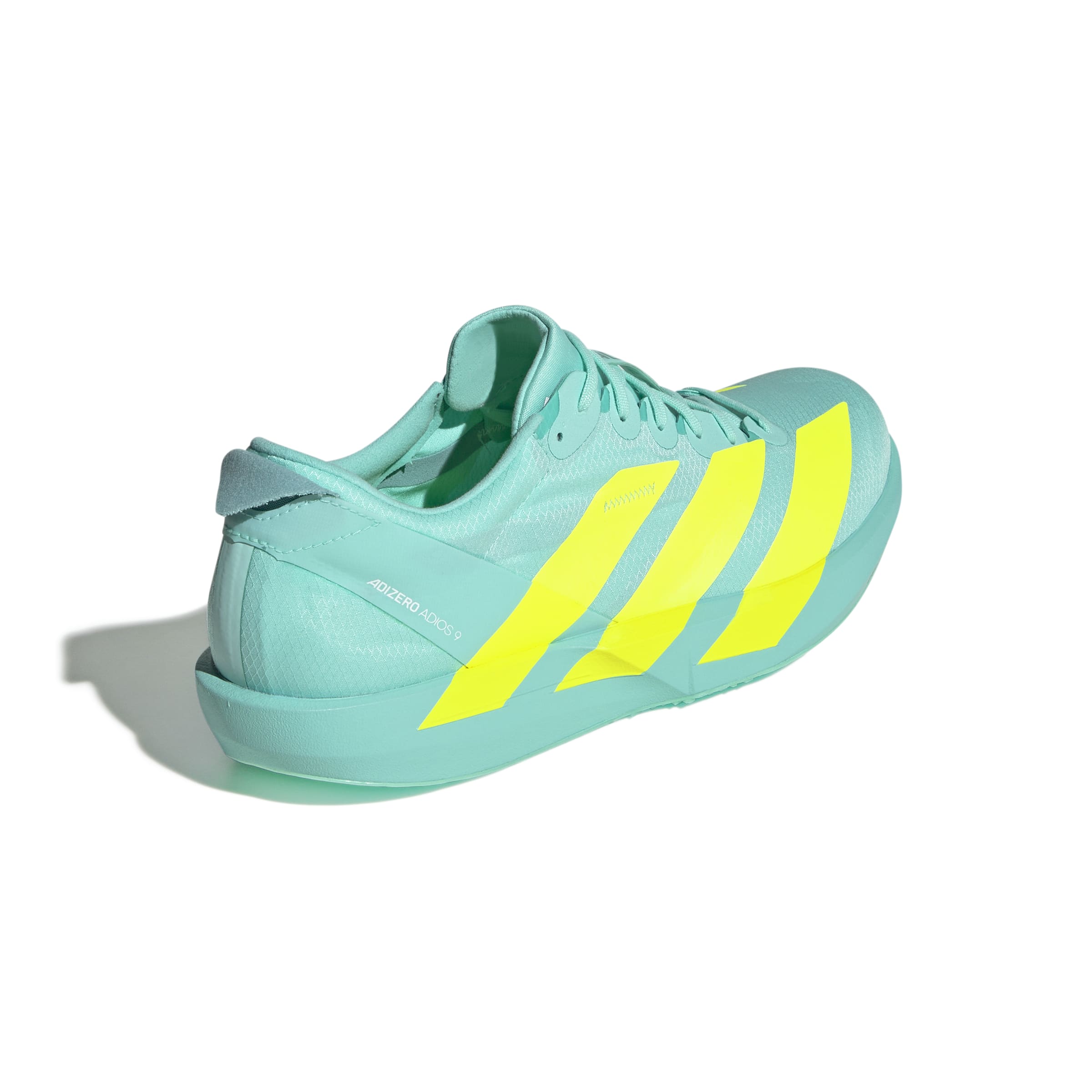Schrägansicht rechter Schuh von hinten Außenseite