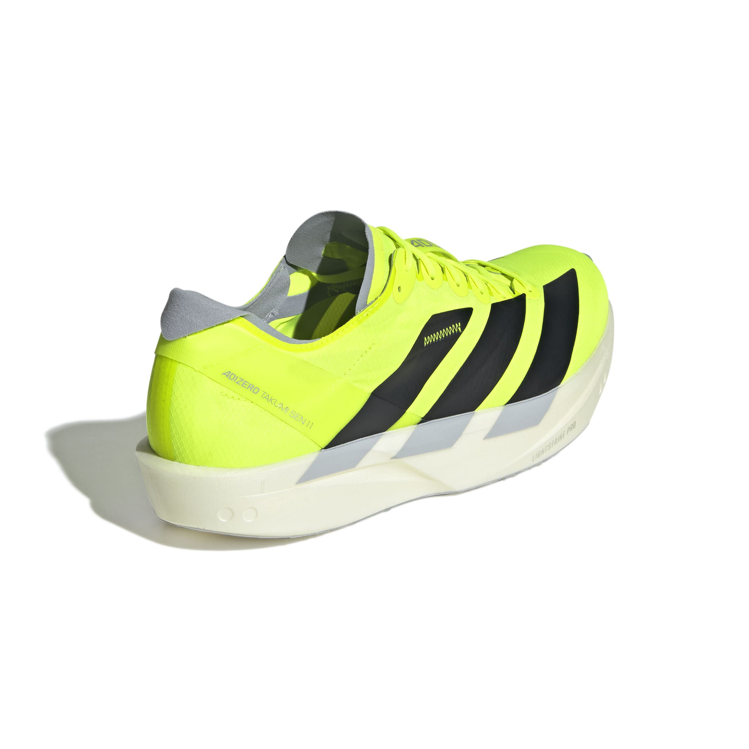 Schrägansicht rechter Schuh von hinten Außenseite