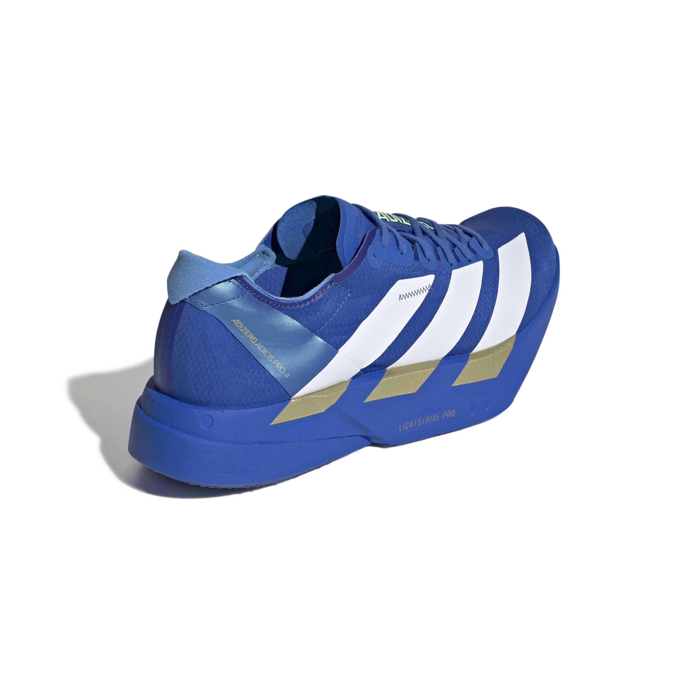 Schrägansicht rechter Schuh von hinten Außenseite