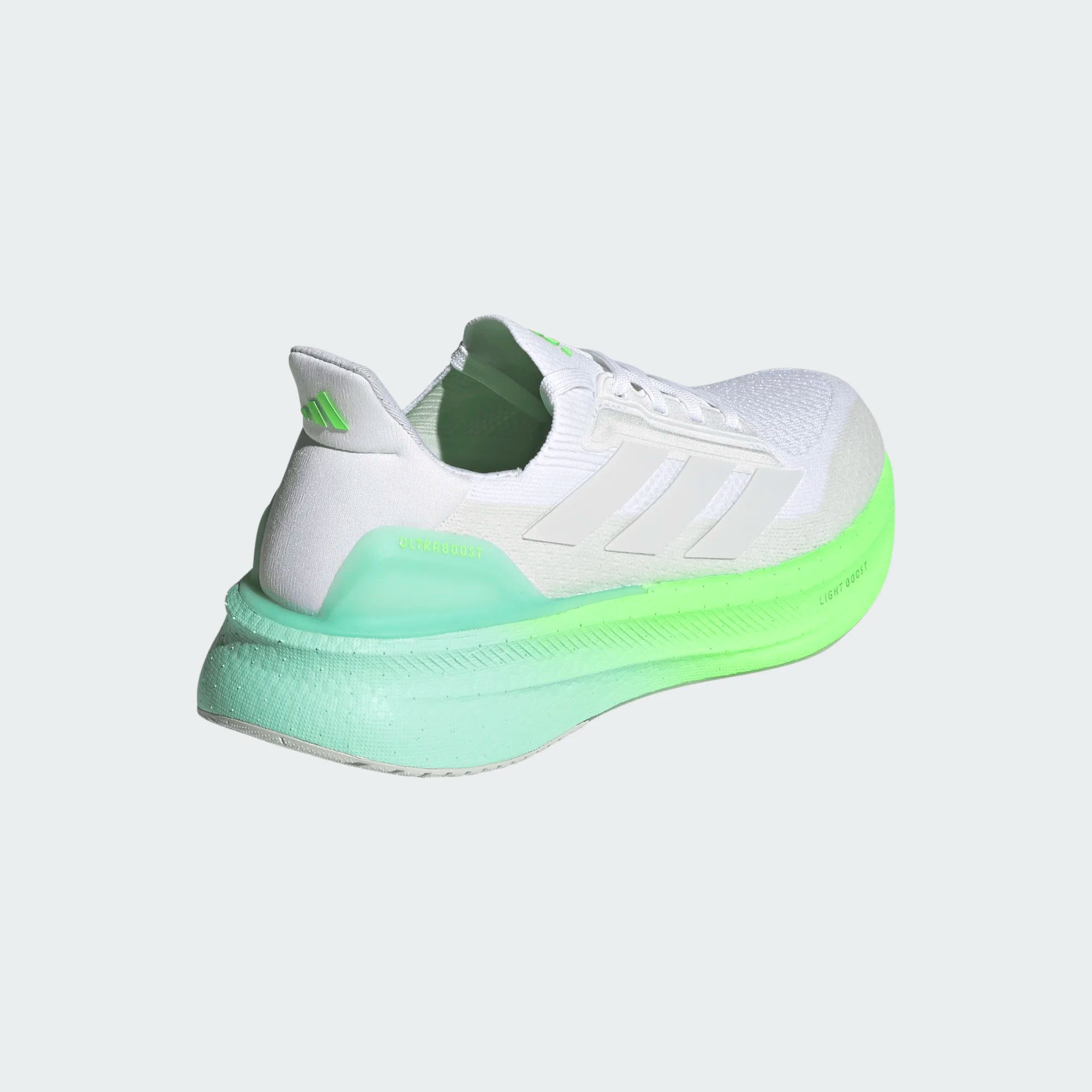Schrägansicht rechter Schuh von hinten
