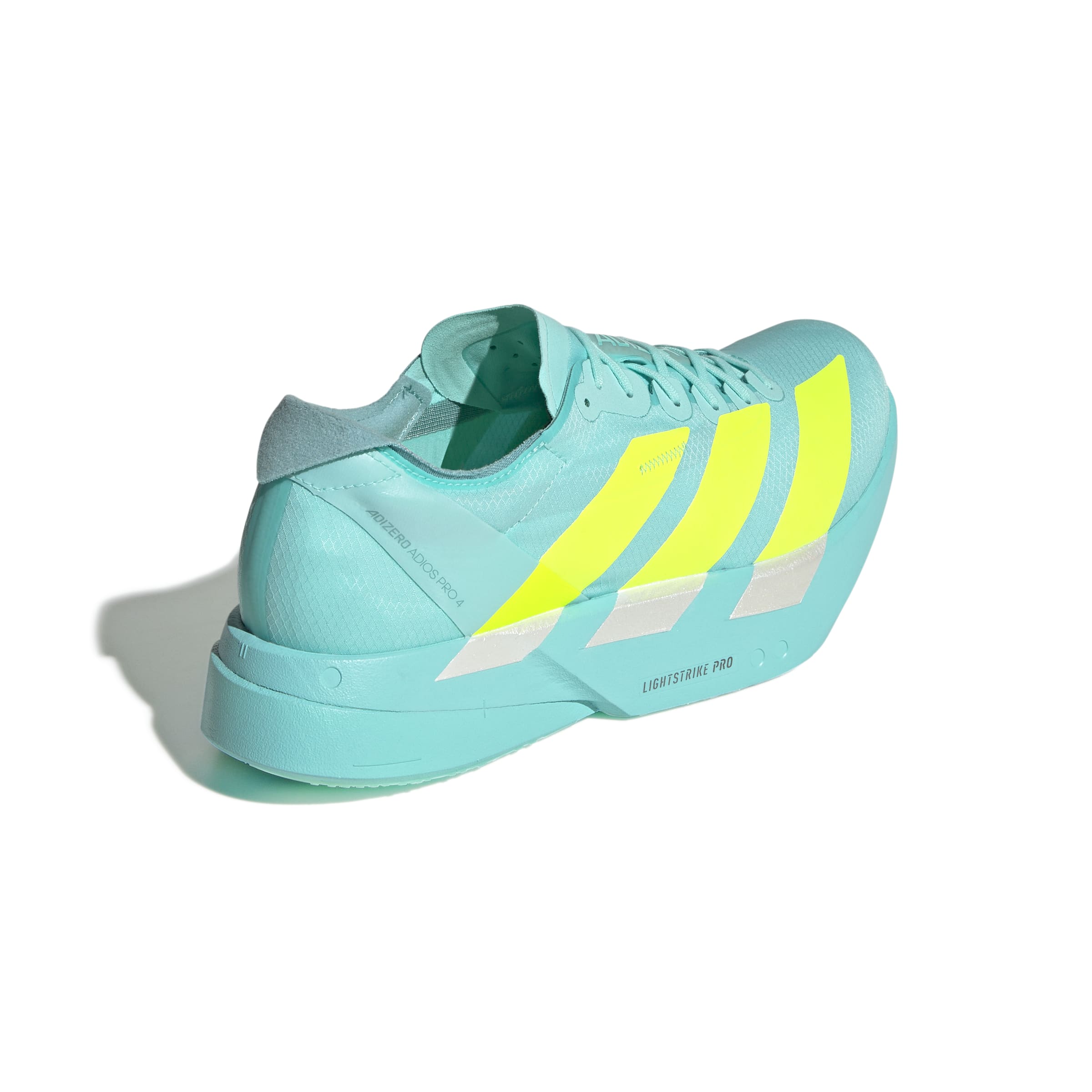 Schrägansicht rechter Schuh von hinten Außenseite