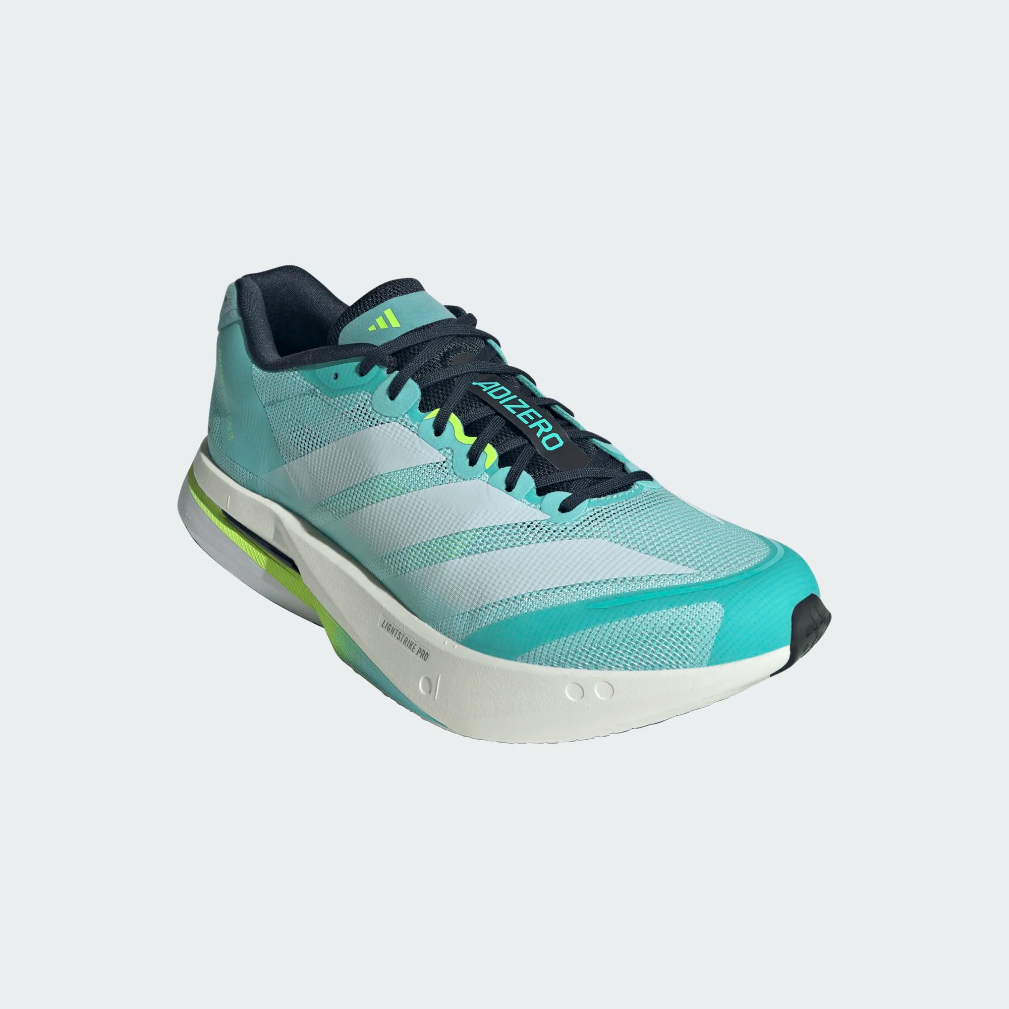 Schrägansicht rechter Schuh von links vorne