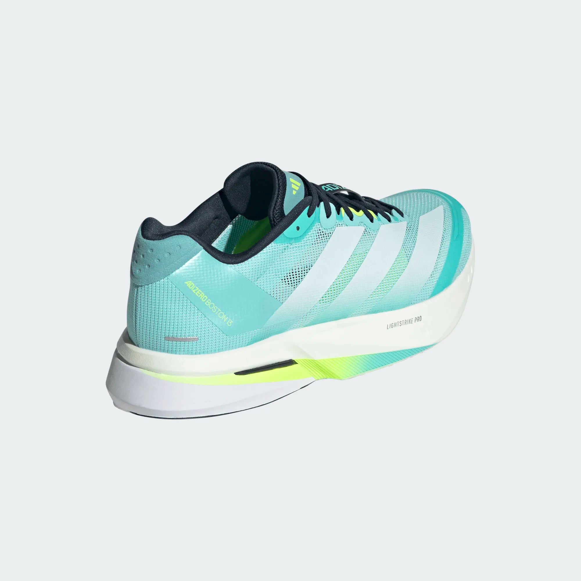Schrägansicht rechter Schuh von hinten