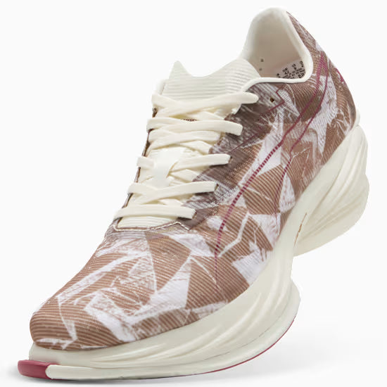 Schrägansicht linker Schuh von vorne seitlich