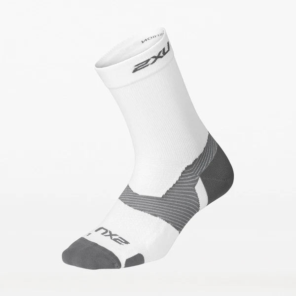 2XU VECTR Light Cushion Crew Socks, White/Grey