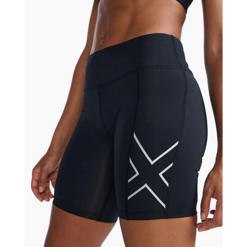 2XU Aero Mid-Rise Compression 6 Inch Short, Damen, Black/Silver Reflective