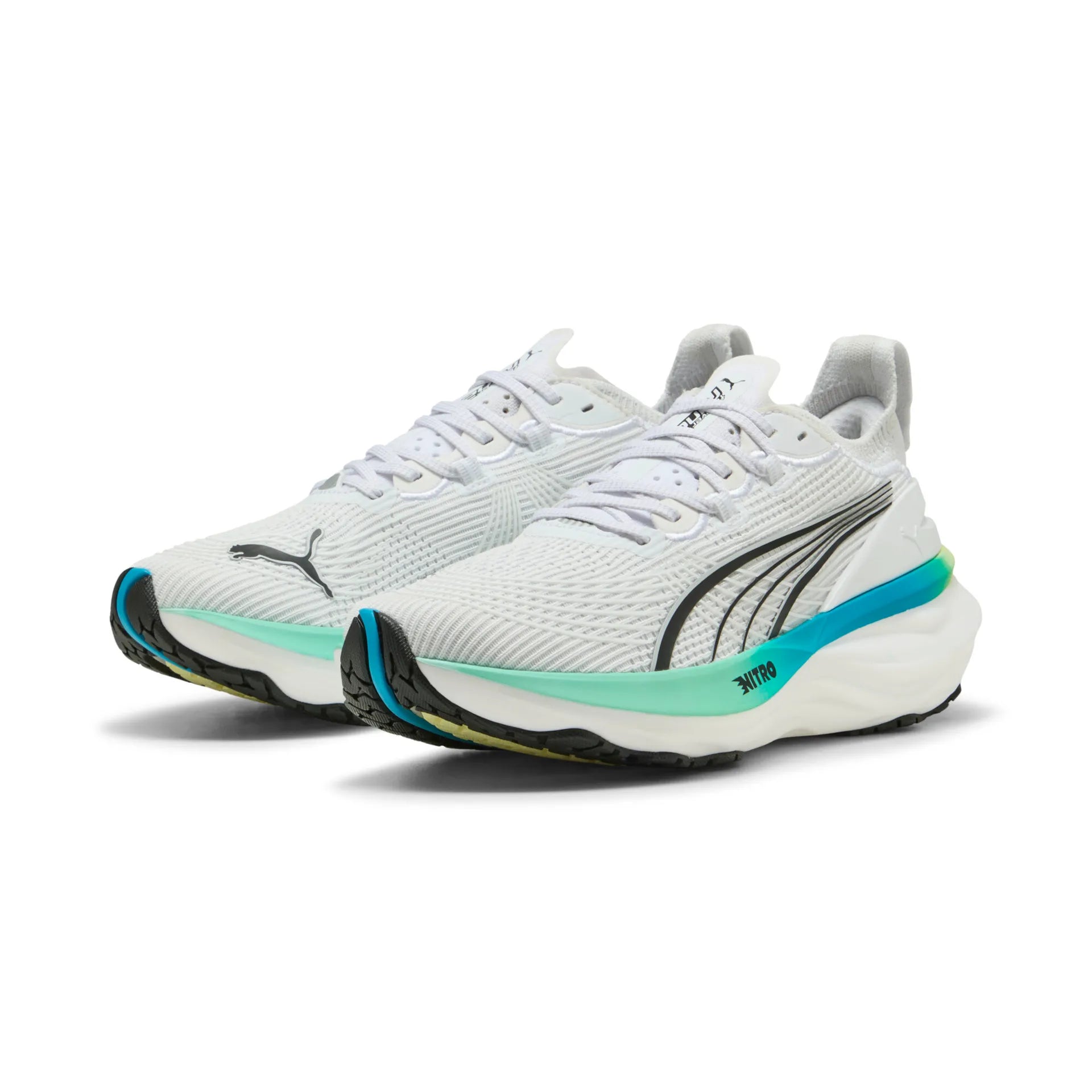 Schrägansicht beide Schuhe