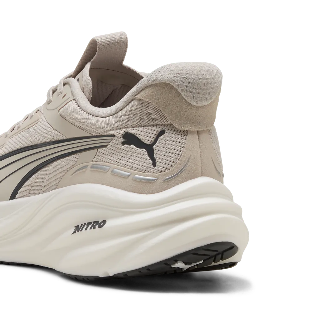 Detailansicht Fersenbereich linker Schuh
